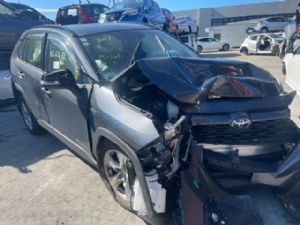 Toyota RAV4 AXAH54